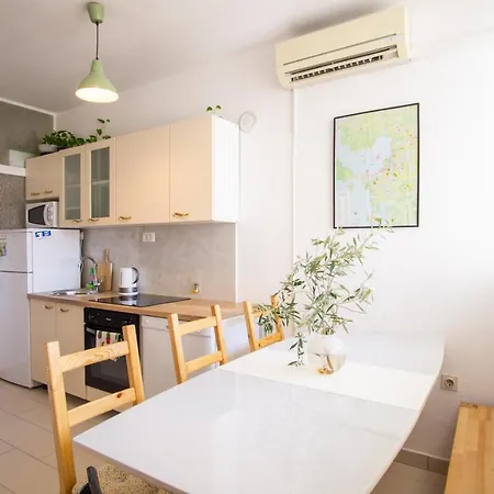 Spacious By The Sea 8+4 Apartament