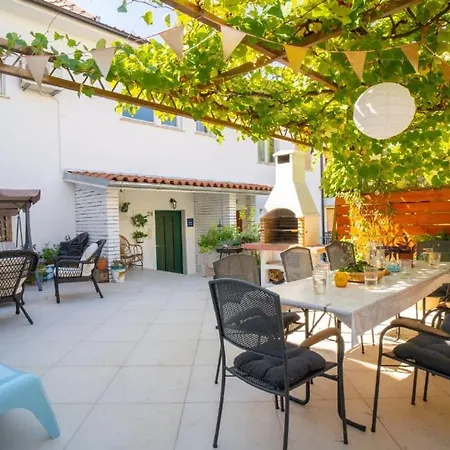Apartment Spacious By The Sea 8+4 *
