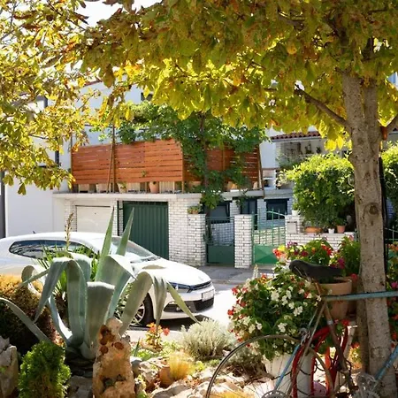 Spacious By The Sea 8+4 Πούλα