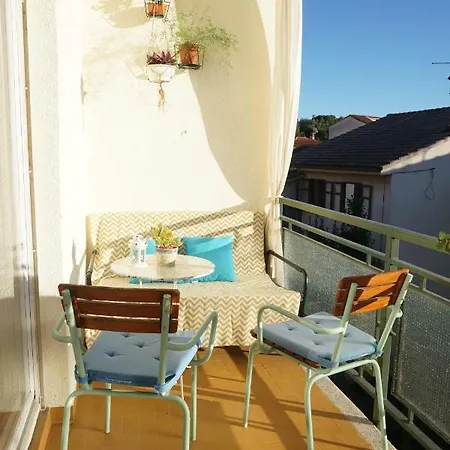 Spacious By The Sea 8+4 Apartment