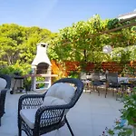 Spacious By The Sea 8+4 * Pula
