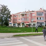 Lejlighed Spacious By The Sea 8+4 Pula