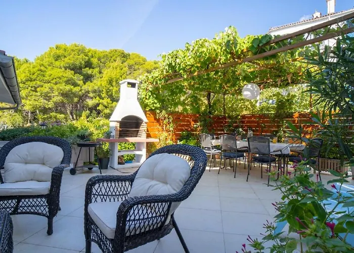 Spacious By The Sea 8+4 * Пула