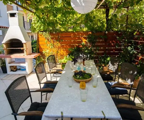Spacious By The Sea 8+4 Апартаменты Пула