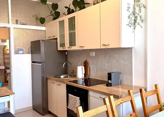 Апартаменты Spacious By The Sea 8+4