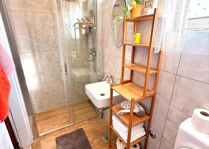 Апартаменты Spacious By The Sea 8+4 Пула