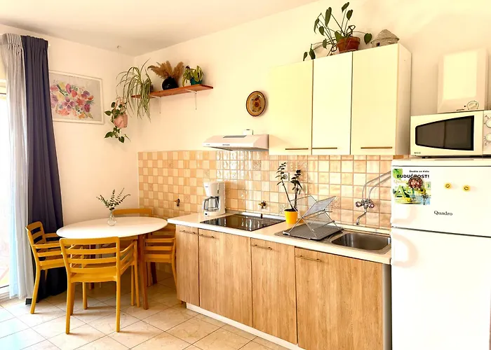 Апартаменты Spacious By The Sea 8+4