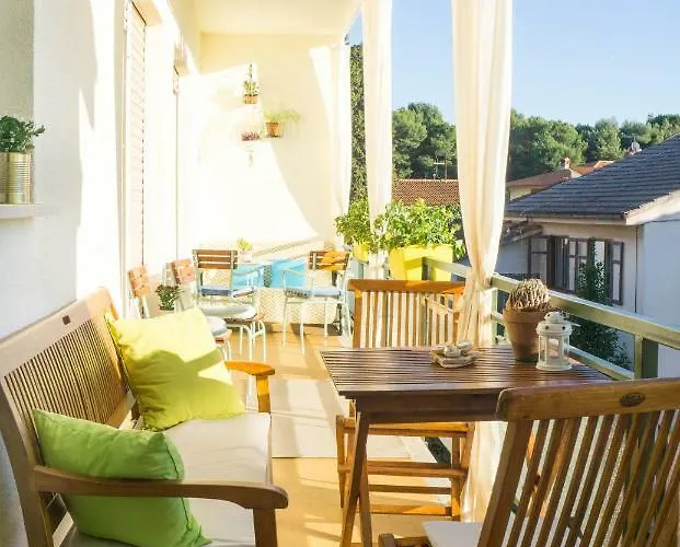 Spacious By The Sea 8+4 Апартаменты