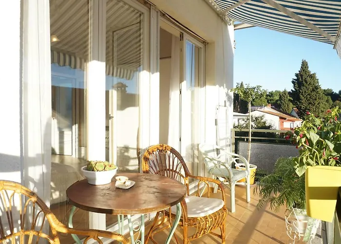 Spacious By The Sea 8+4 Пула