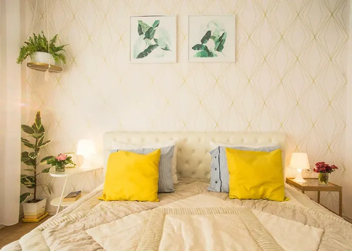 Апартаменты Spacious By The Sea 8+4 *